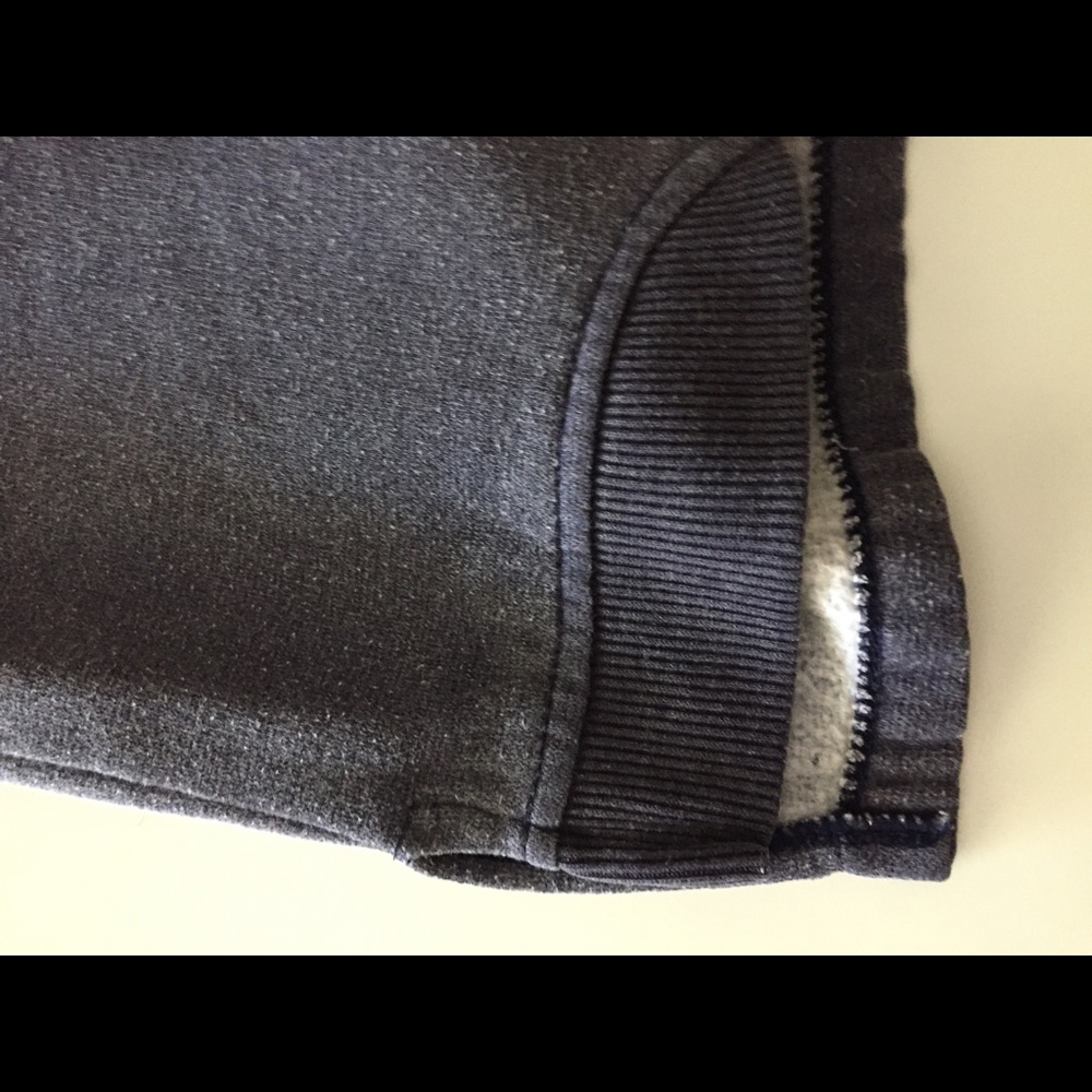 80’s Vintage Triangle Pocket Sweatshirt Distressed - Picture 6 of 8